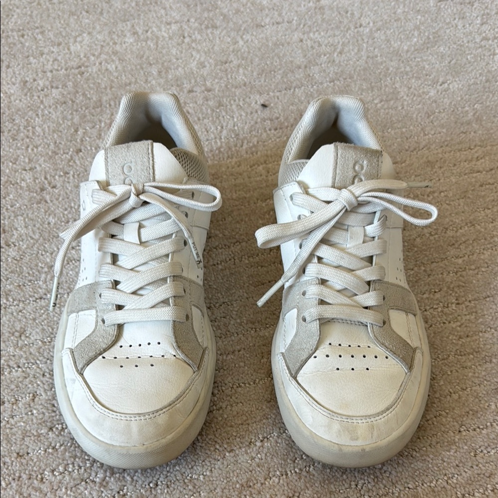 On Running Women's Off-White and Light Gray Sneakers